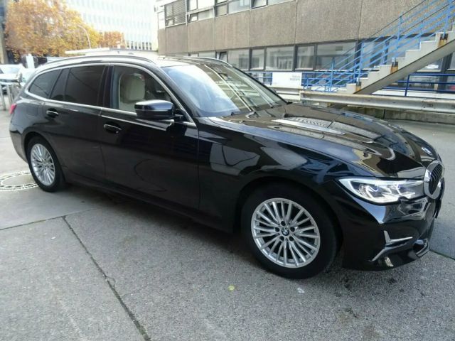 BMW 320 320d Luxury Line Touring xDrive