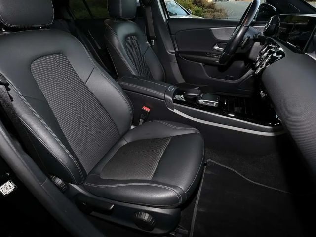 Mercedes-Benz A 250 A 250 e