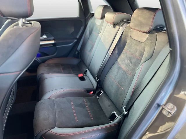 Mercedes-Benz B 200 AMG Line Sedan