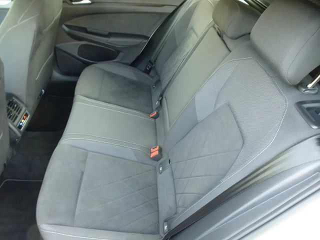 Volkswagen Golf Life Variant