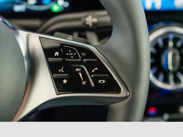 Mercedes-Benz B 180 ACC AUT Kam. KeyLess KlimaA LED LM Navi