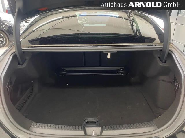 Mercedes-Benz E 200 AMG Line Sedan