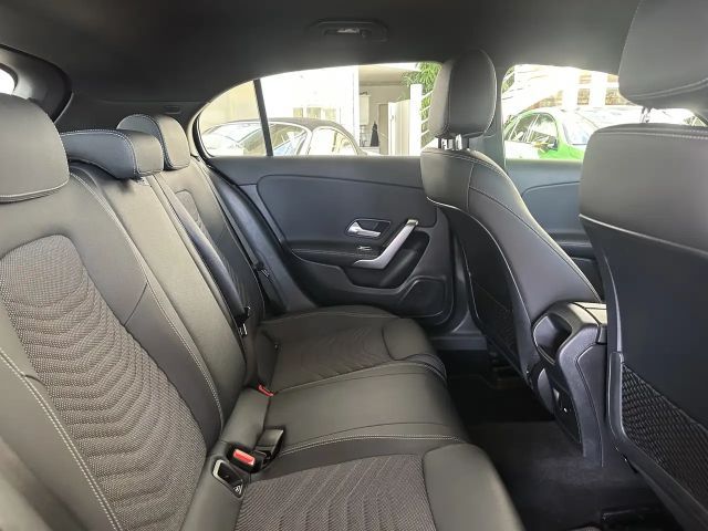 Mercedes-Benz A 180 *KAMERA*NAVi*LED*LEDER*SiTZHG*DAB*