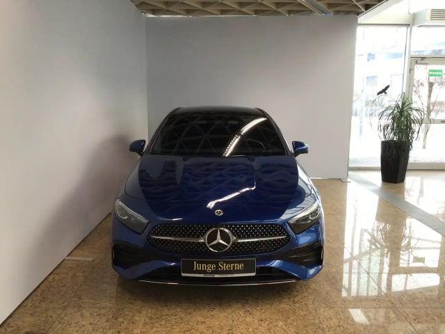 Mercedes-Benz A 250 4MATIC AMG Line Premium