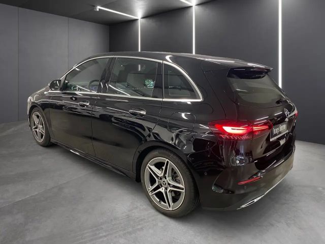 Mercedes-Benz B 200 AMG Line Sedan