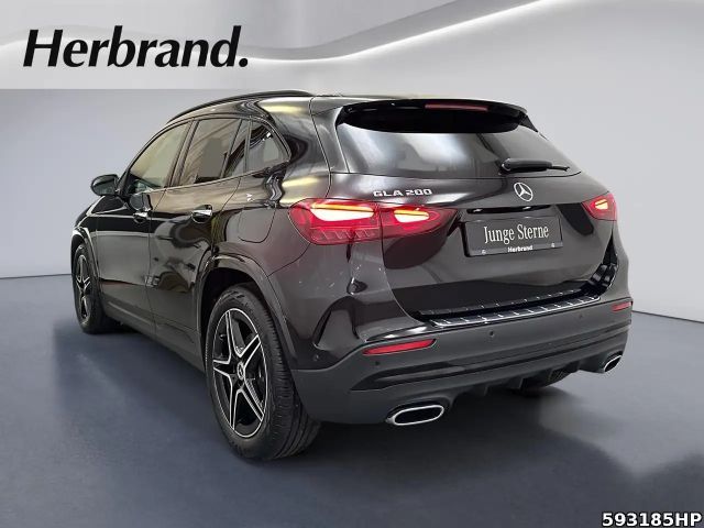 Mercedes-Benz GLA 200 AMG Line