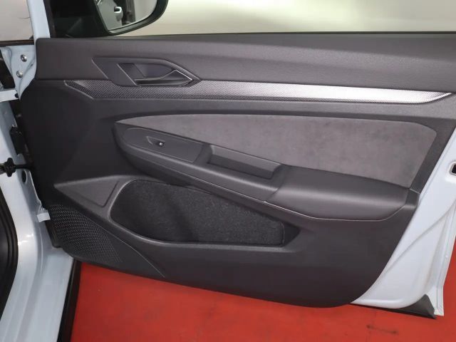 Volkswagen Golf 1.5 eTSI R-Line Style Variant