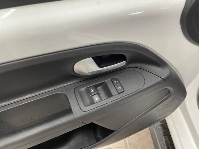 Volkswagen up! 1.0 KLIMA DAB+ ESP ZV ABS GANZJAHRESREIFEN