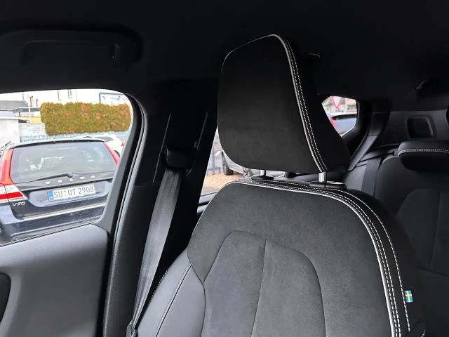 Volvo XC40 Dark Plus T5