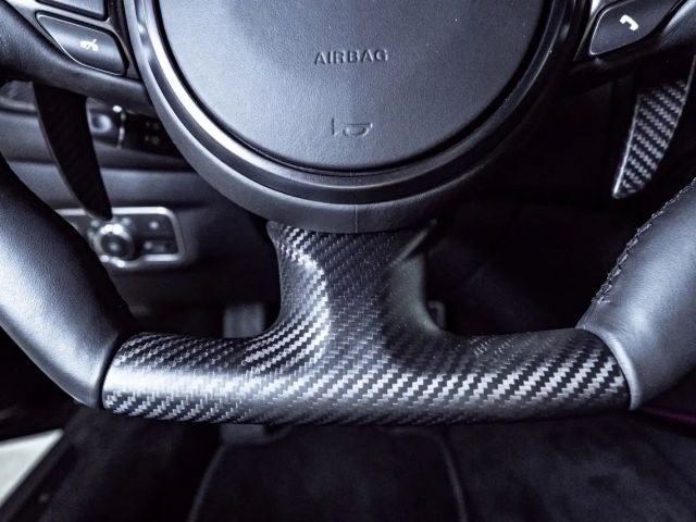 Aston Martin Vantage *Q Paint*Black Beast*Carbon*1/333*New