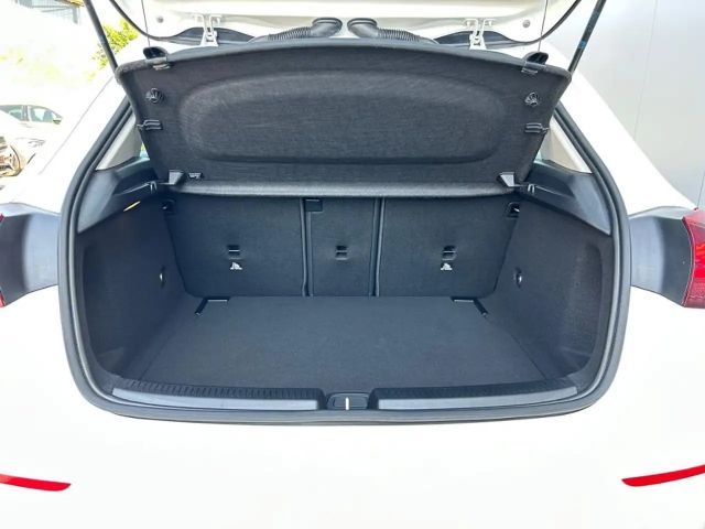 Mercedes-Benz A 180 +MBUX+Wide+Navi+AHK+W-Paket+SpurH+AUT+LM