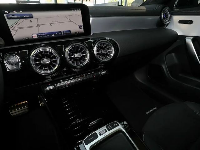 Mercedes-Benz CLA 200 AMG Line Coupé