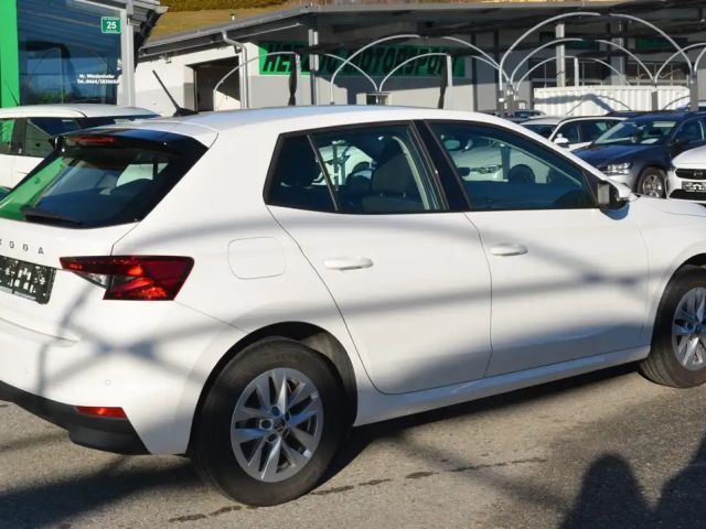 Skoda Fabia Fabia 1,0 LED TEMPO KLIMA PARKSENSOREN HINTEN 1.Be