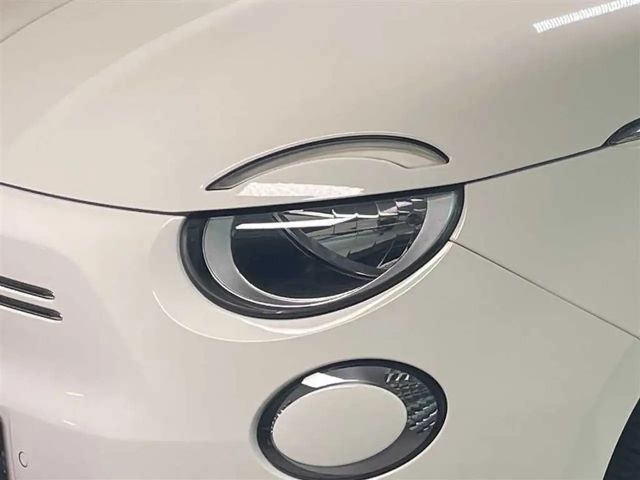 Fiat 500e Rückfahrkamera Sitzheizung CarPlay