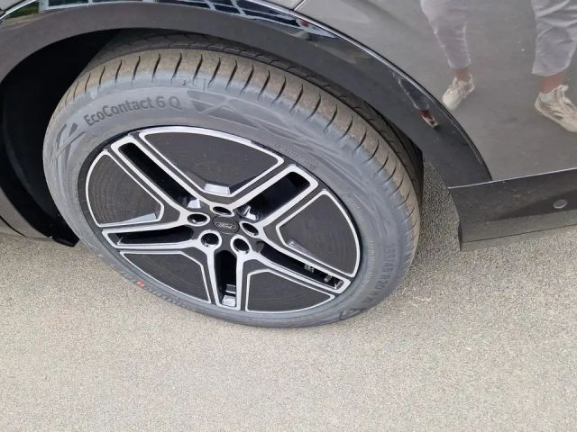 Ford Capri Premium RWD