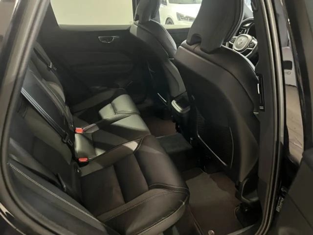 Volvo XC60 AWD Dark Plus