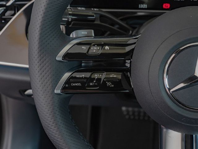 Mercedes-Benz E 200 4MATIC Sedan