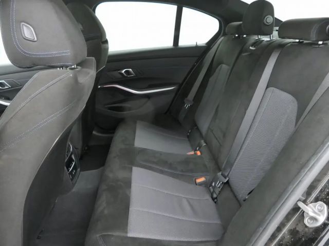 BMW 320 320d M-Sport Sedan