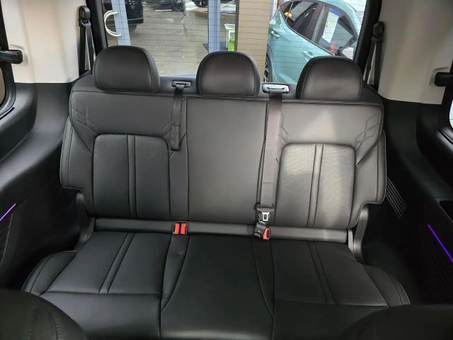 Hyundai Staria Signature