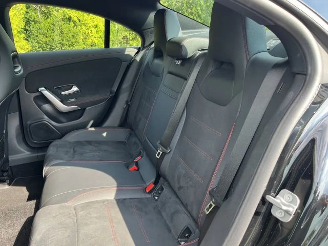 Mercedes-Benz CLA 180 AMG Line Coupé