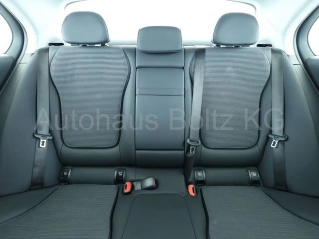 Mercedes-Benz C 200 Sedan