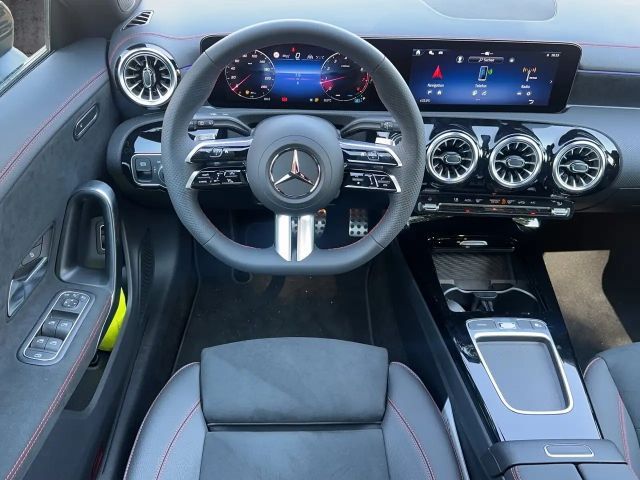 Mercedes-Benz CLA 200 AMG Line Shooting Brake