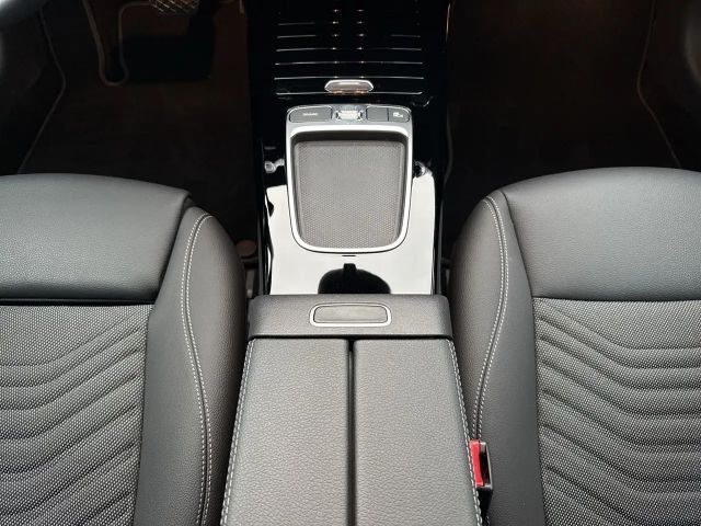 Mercedes-Benz A 200 Limousine PTS Cam Navi Wide LED SHZ