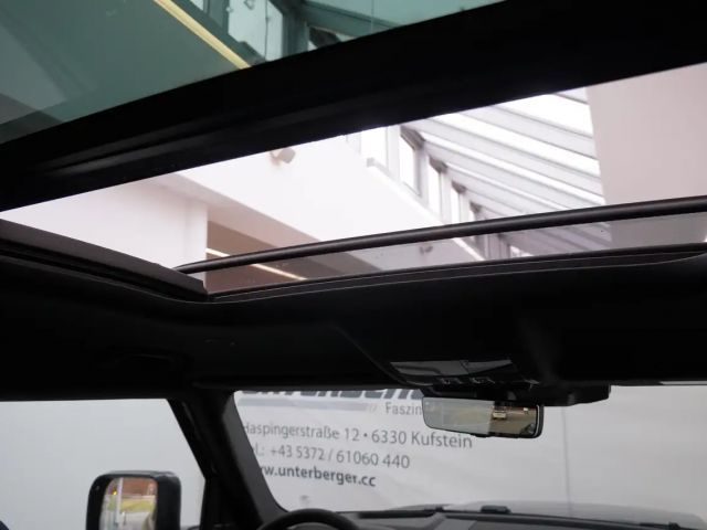 Land Rover Defender V8 Carpathian Edition