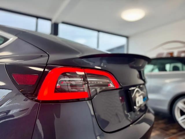 Tesla Model 3 Performance