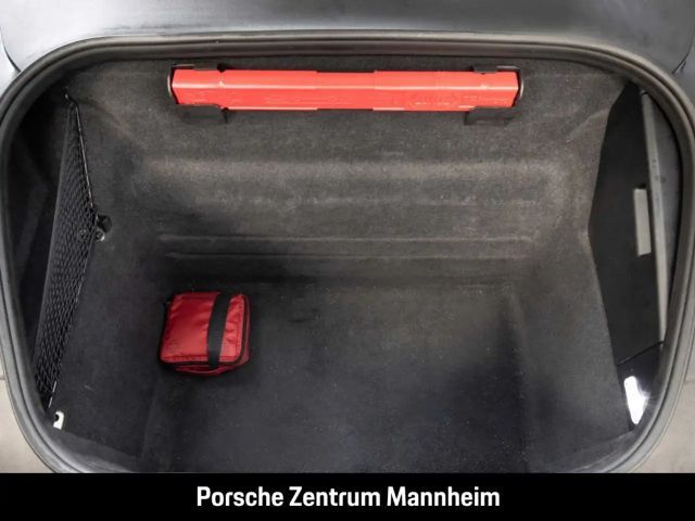 Porsche 911 4 Coupé GTS Targa