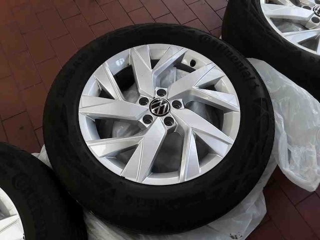 Volkswagen Tiguan BI-COLOUR*AHK*PANO*NAVI*MATRIX