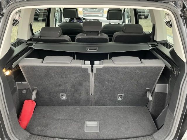 Volkswagen Touran 1.5 TSI DSG R-Line