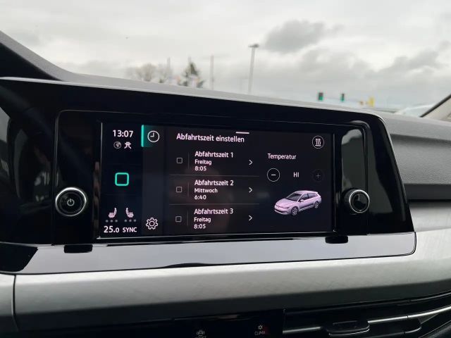 Volkswagen Golf Life Variant