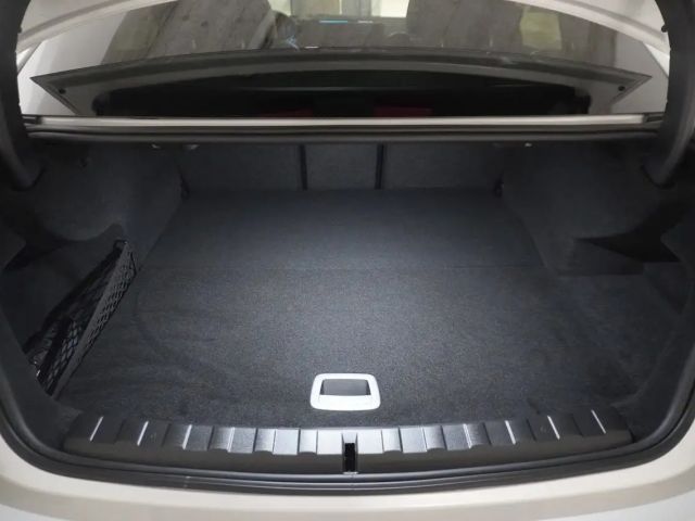 BMW 330 330e Sedan xDrive