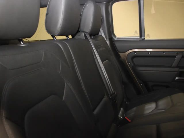 Land Rover Defender D300 Dynamic HSE