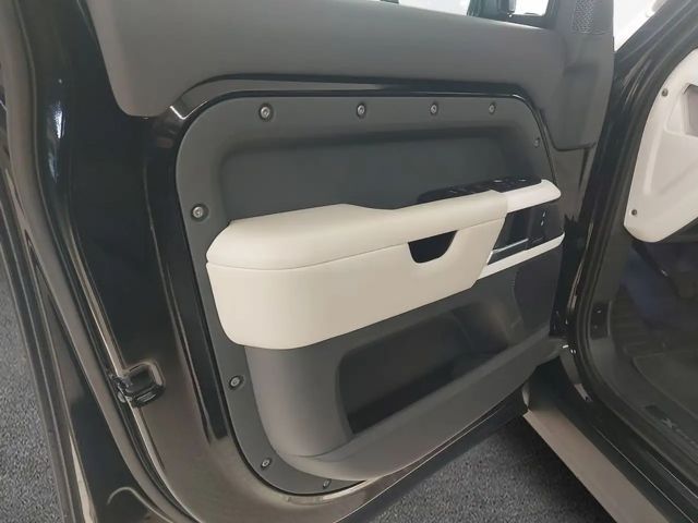 Land Rover Defender 110 D300 Dynamic HSE