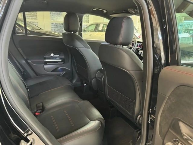 Mercedes-Benz GLA 200 AMG Line GLA 200 d