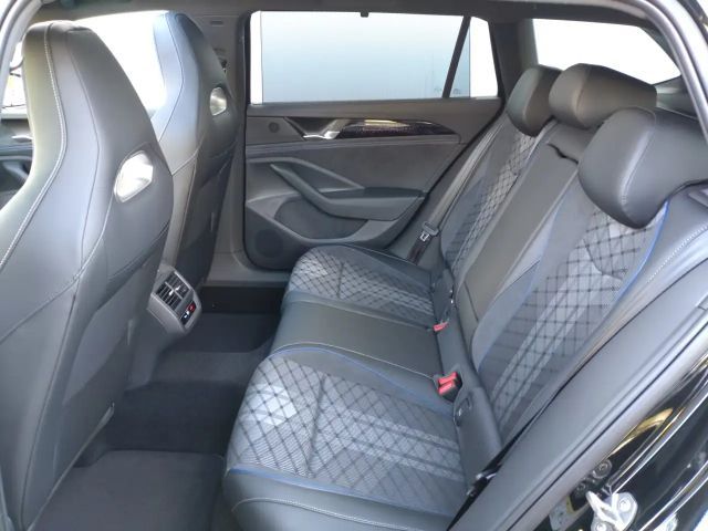 Volkswagen Passat 1.5 eTSI R-Line Variant