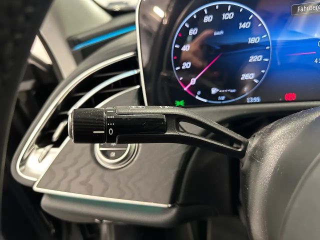 Mercedes-Benz E 300 E 300 e Sedan