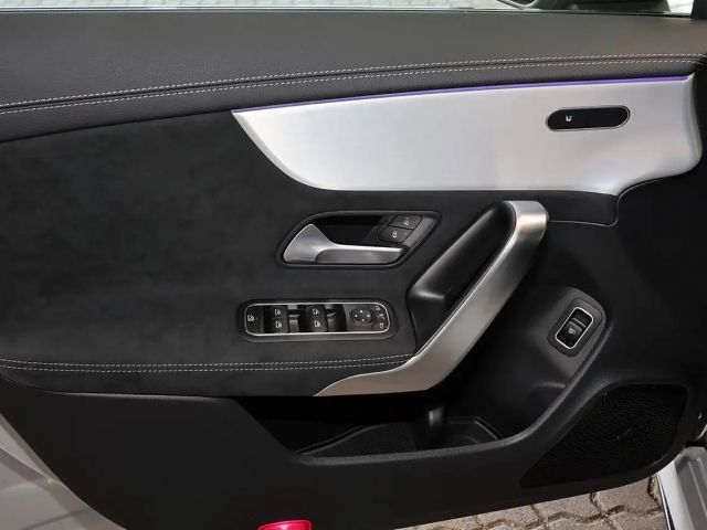 Mercedes-Benz CLA 180 AMG Line Coupé