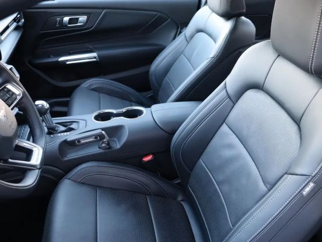 Ford Mustang Fastback GT 5.0 V8