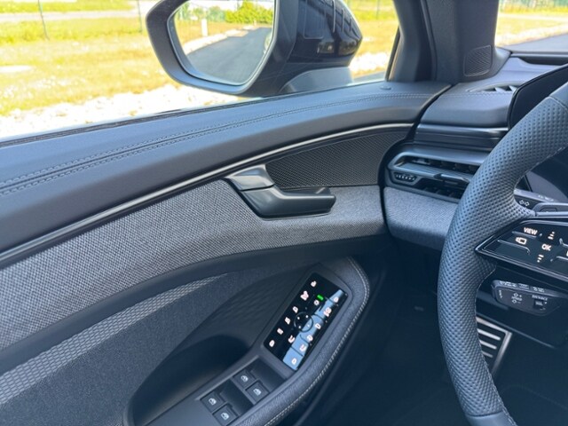 Audi A6 Avant Quattro S-Tronic