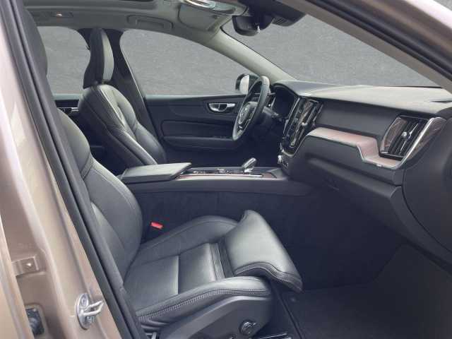 Volvo XC60 AWD Dark Plus