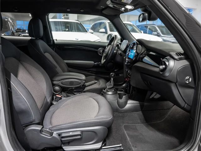 MINI Cooper Essential Trim FACEL. LED SHZ PDC