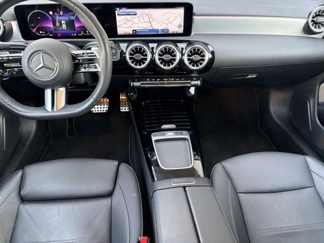 Mercedes-Benz CLA 200 CLA 200 d Sedan