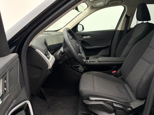 BMW X1 20i Sommer17'' AHK AdLED ParkAss Komf El.Heckklapp