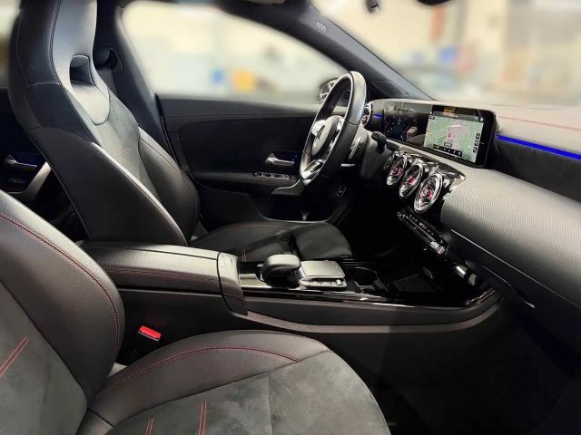 Mercedes-Benz CLA 200 AMG Line Coupé