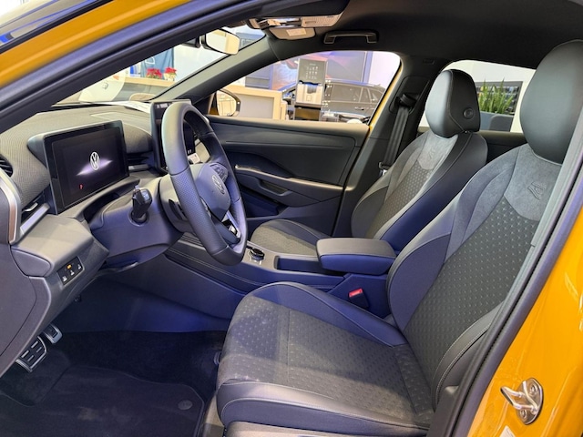 Volkswagen T-Roc 1.5 eTSI DSG R-Line