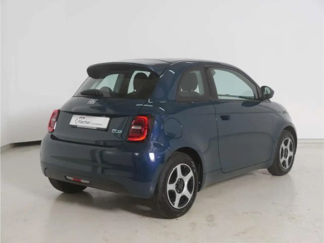 Fiat 500e Action