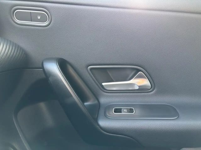 Mercedes-Benz A 250 A 250 e